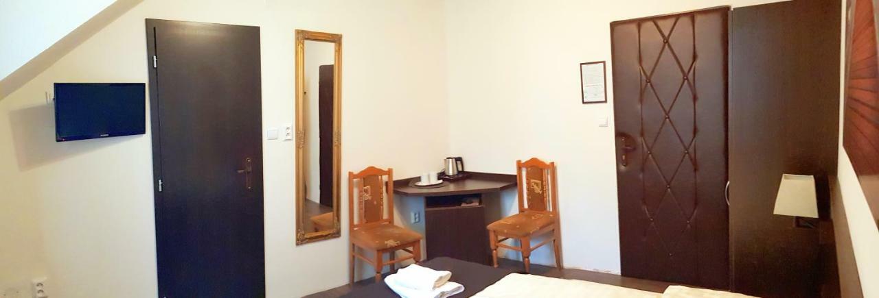 Pizzeria Alzbetka Hotel Strecno Exterior photo